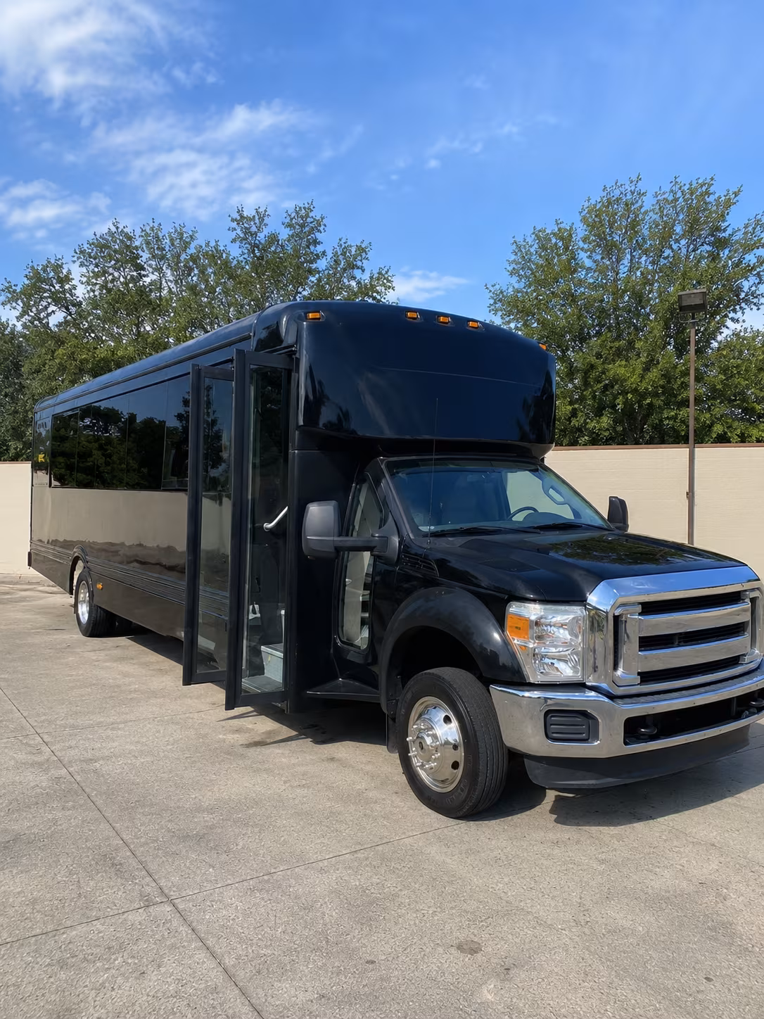 kettering 20 passenger party bus