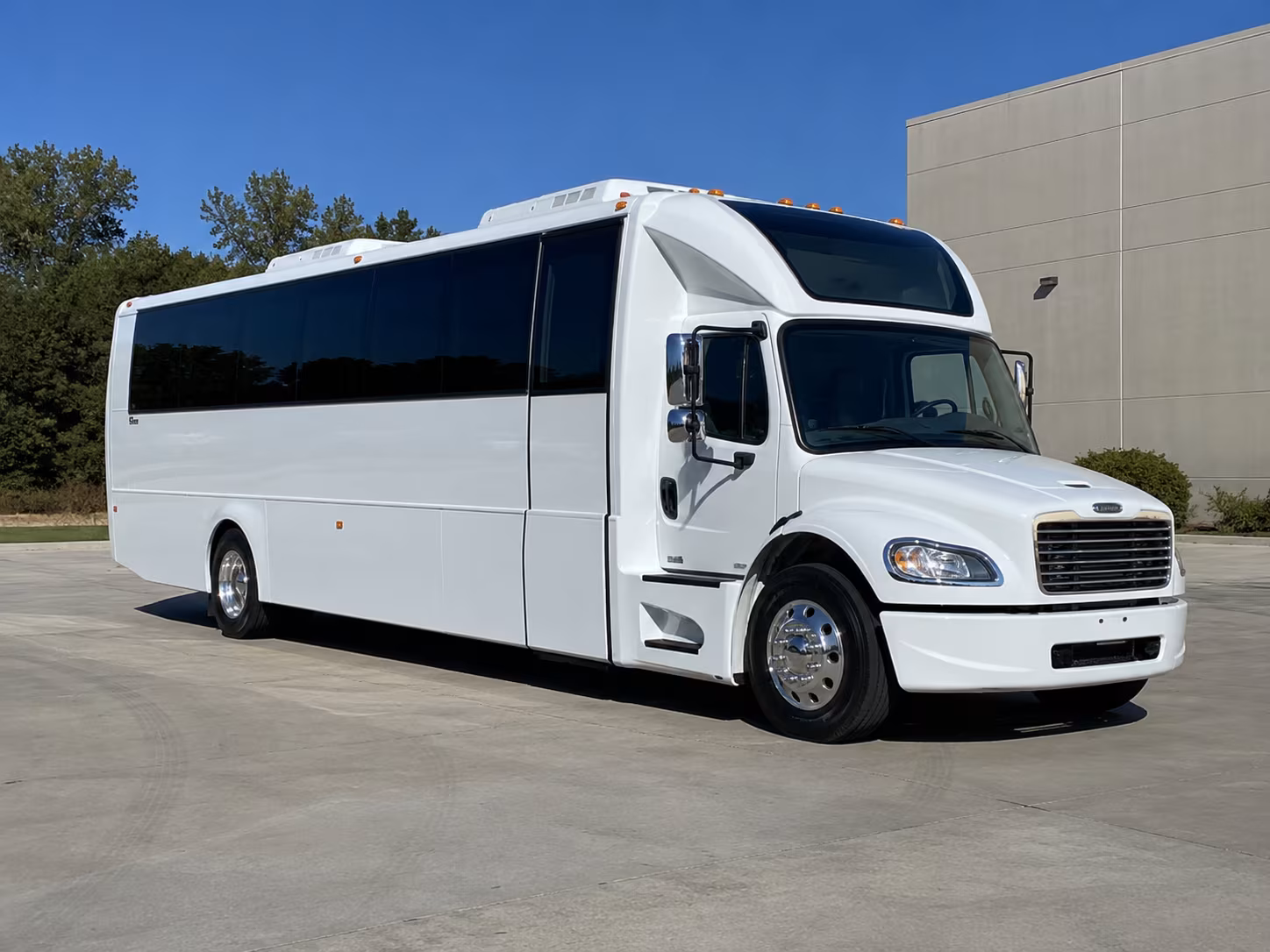 kettering 28 passenger party bus