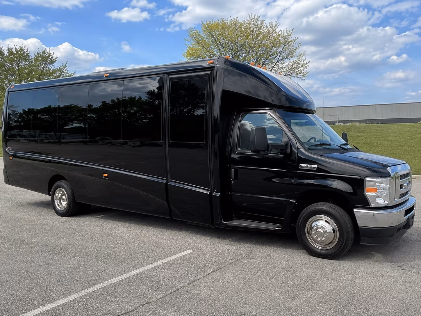 minibus rentals for small group winery tours through greene and warren counties